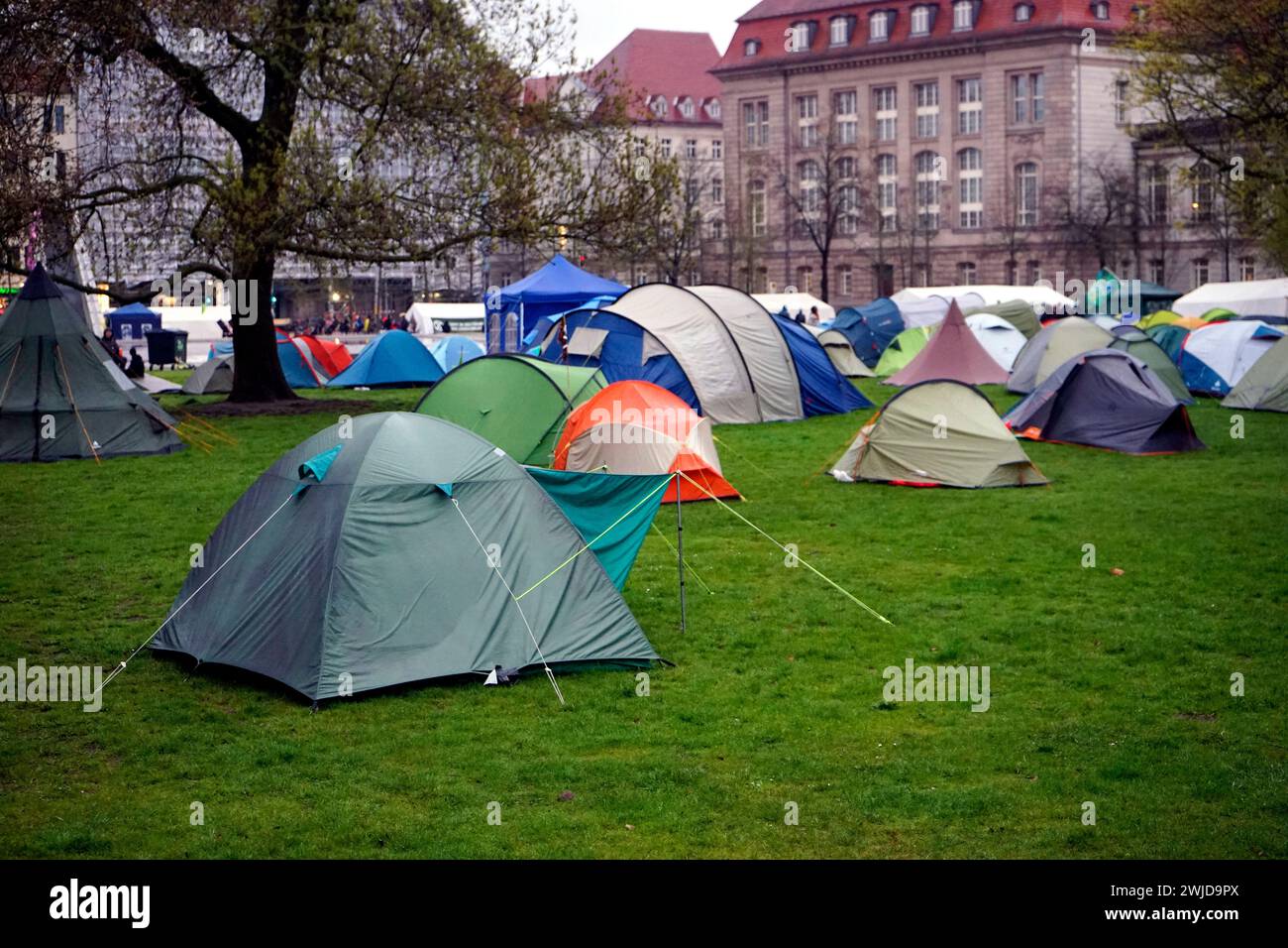 Impresión: 'Klimaprotest': Protestcamp von Extinction Rebellion im Invalidenpartk, Berlín-Mitte (nur fuer redaktionelle Verwendung. Keine Werbung. Foto de stock