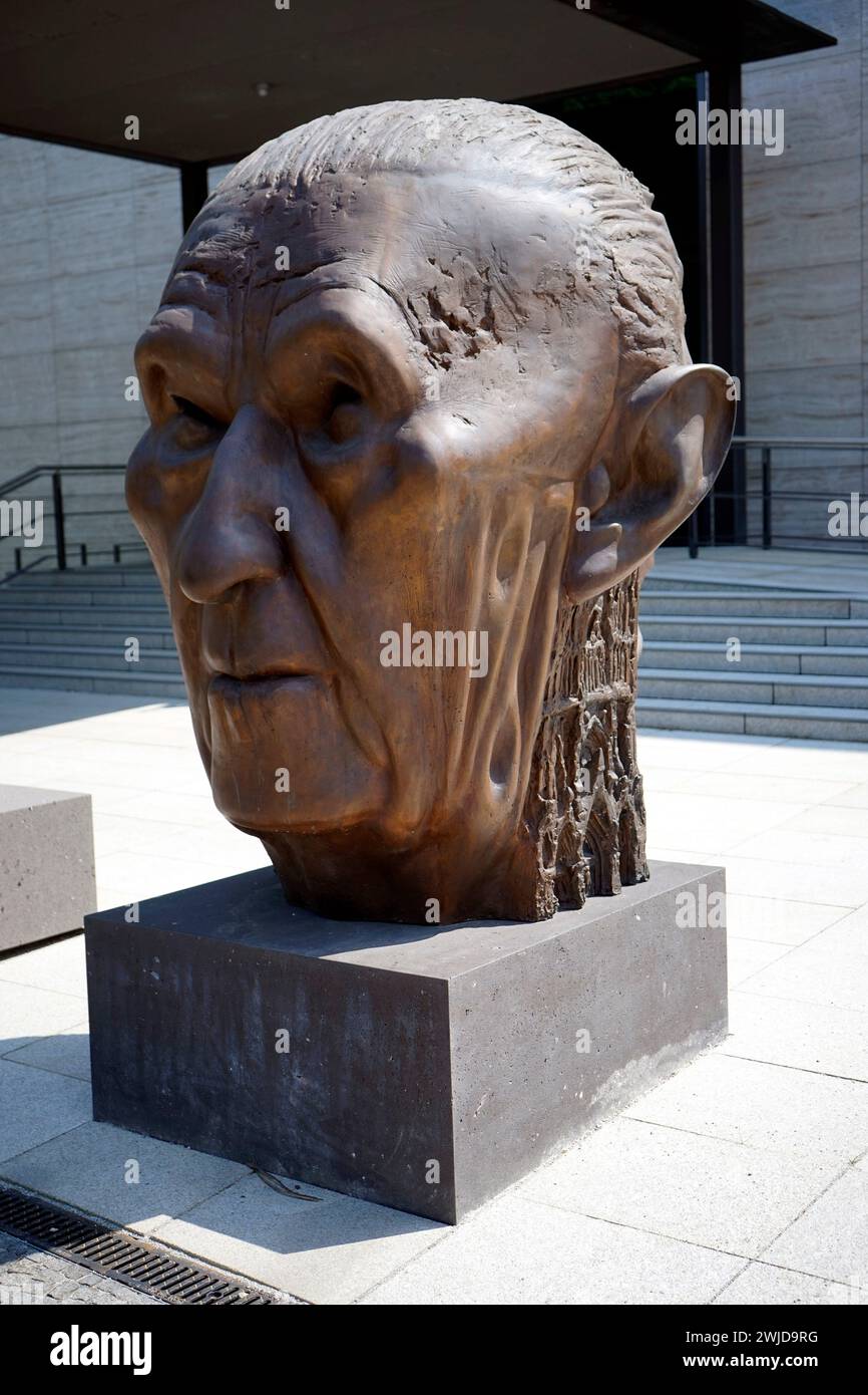 Konrad Adenauer Denkmal/ Bueste vor Konrad Adenauer Stiftung, Berlin-Tiergarten (nur fuer redaktionelle Verwendung. Keine Werbung. Banco de referencia: Foto de stock