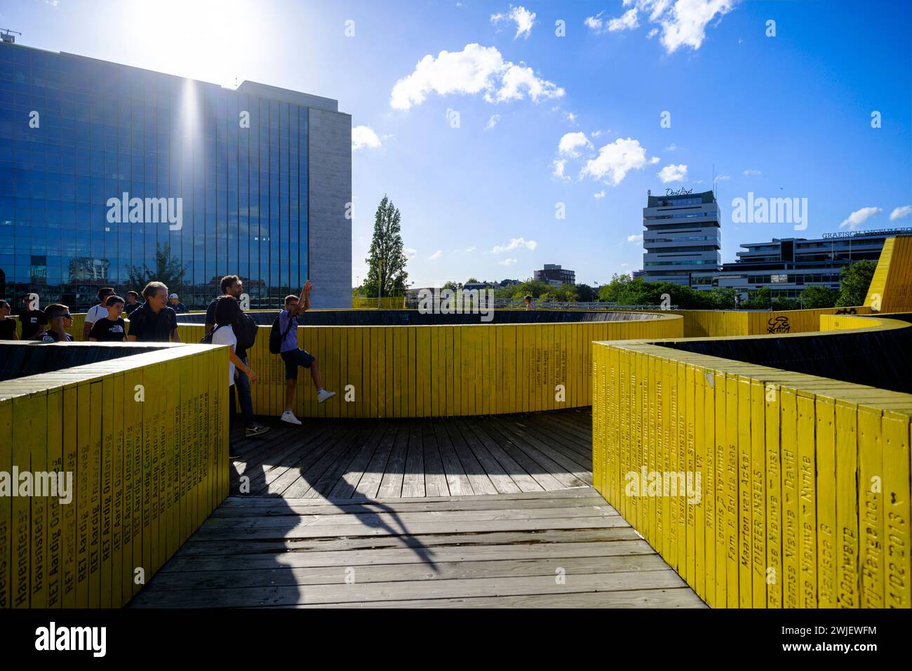 Países Bajos, Rotterdam: El Luchtsingel, un puente peatonal de madera, al norte de la ciudad Foto de stock