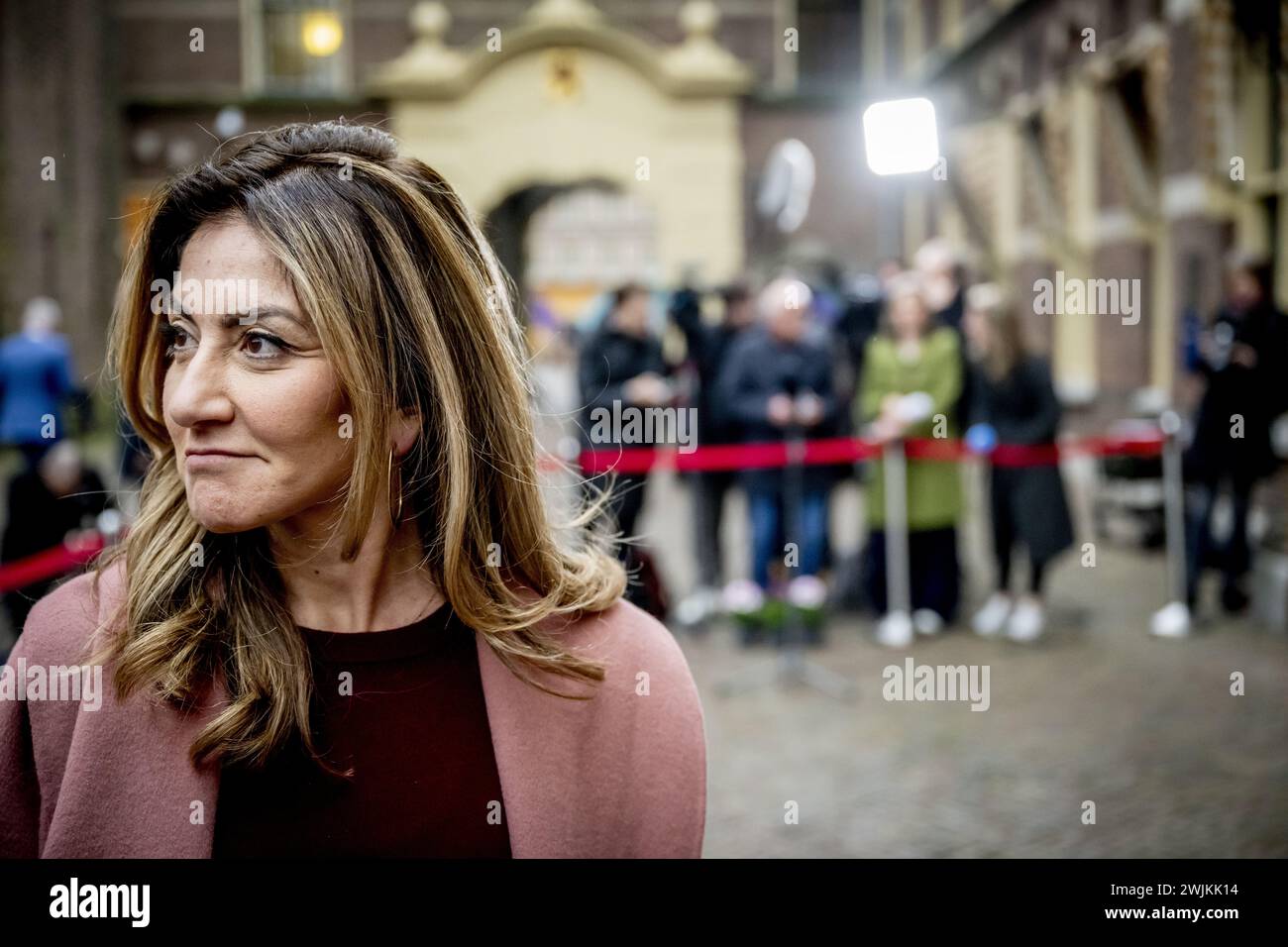 LA HAYA - Ministro saliente de Justicia y Seguridad Dilan Yeşilgöz-Zegerius en el Binnenhof. Los ministros asistieron a la reunión semanal del gabinete. ANP ROBIN UTRECHT países bajos Fuera - bélgica Fuera Foto de stock