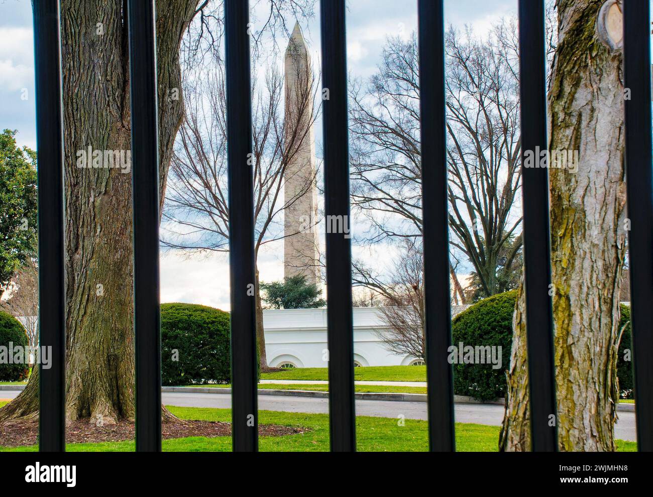 El Monumento a Washington tras las rejas Foto de stock