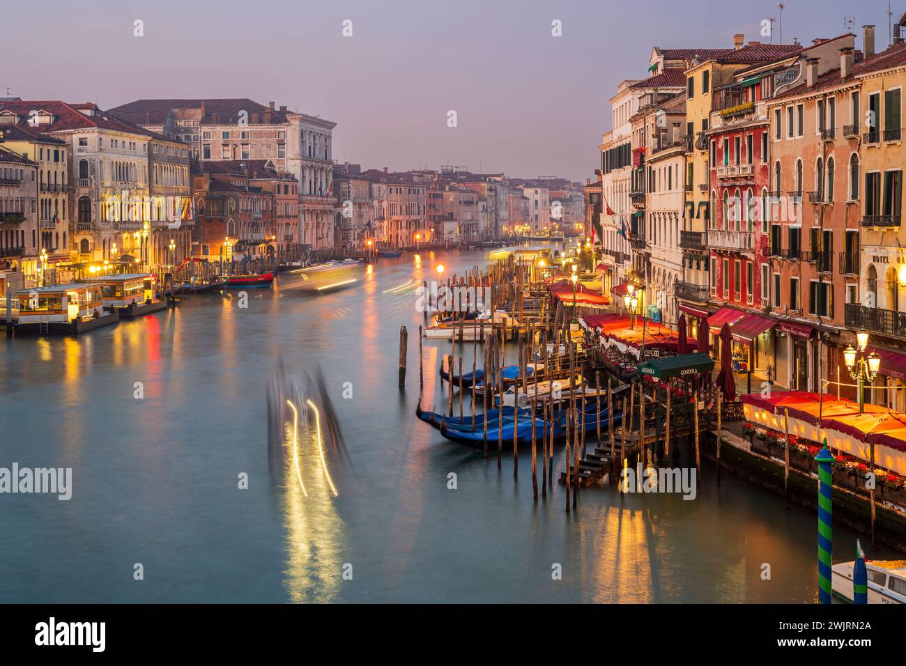 Vista panorámica del amanecer del Gran Canal, Venecia, Véneto, Italia Foto de stock