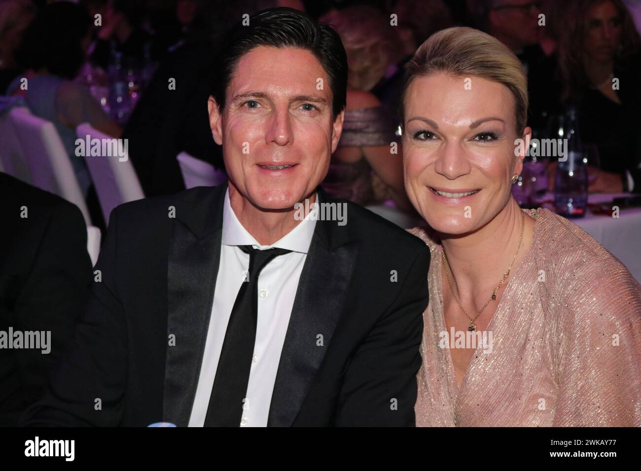 FRÁNCFORT, Alemania, 17 de febrero; la ex estrella de Ski Alpine Maria Höfl-Riesch, Marcus HOEFL durante la gala 53 del Ball des Sports en Festhalle Frankfurt el 17 de febrero de 2024 en Fráncfort del Meno, Alemania.( imagen Arthur THILL/ATP images ) (THILL Arthur/ATP/SPP) Crédito: SPP Sport Press Photo. /Alamy Live News Foto de stock