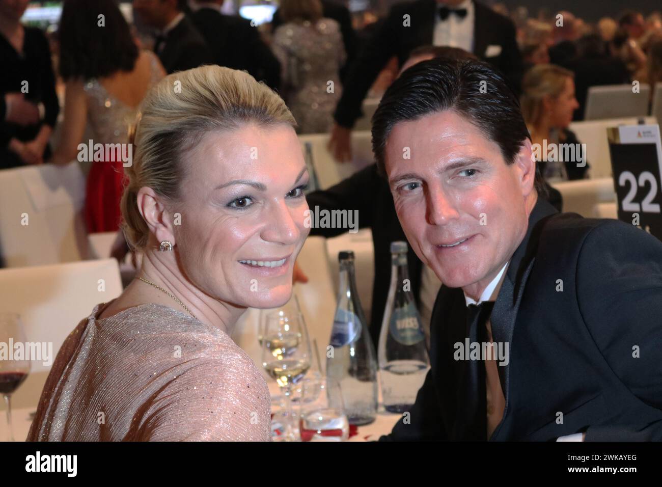 FRÁNCFORT, Alemania, 17 de febrero; la ex estrella de Ski Alpine Maria Höfl-Riesch, Marcus HOEFL durante la gala 53 del Ball des Sports en Festhalle Frankfurt el 17 de febrero de 2024 en Fráncfort del Meno, Alemania.( imagen Arthur THILL/ATP images ) (THILL Arthur/ATP/SPP) Crédito: SPP Sport Press Photo. /Alamy Live News Foto de stock