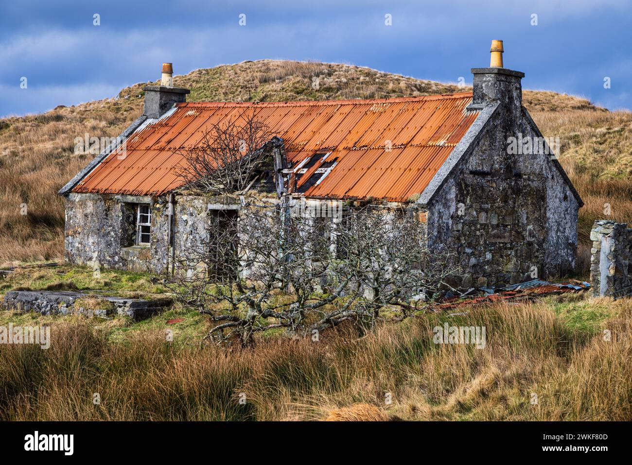 Una vieja y abandonada casa de campo en la isla de Harris Foto de stock