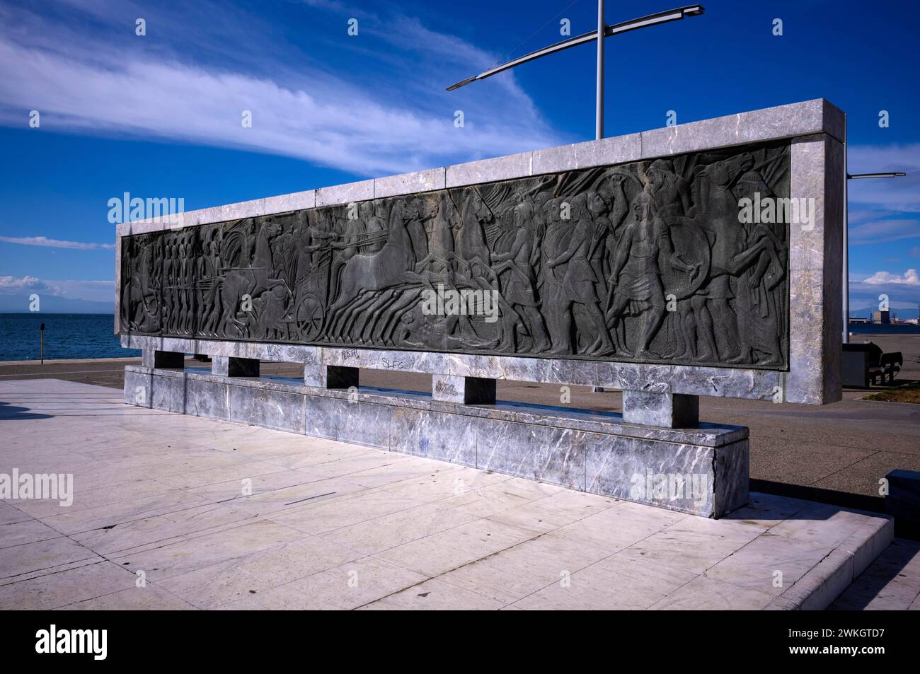Relieve, Monumento, Batalla de Issos con el comandante Alejandro Magno, Paseo Marítimo, Tesalónica, Macedonia, Grecia Foto de stock
