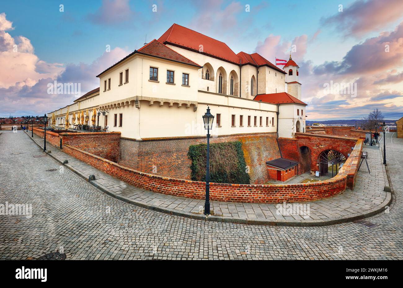 El castillo de Spilberk en Brno al atardecer, república Checa Foto de stock