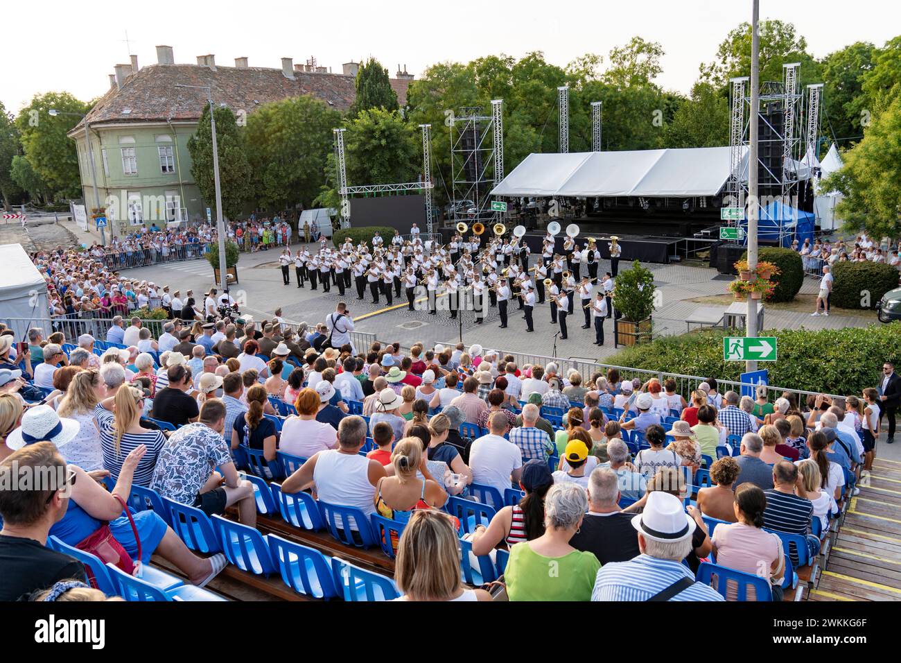 Bandas militares tocan en el VIII Richárd Fricsay en el Festival Regional de Bandas Militares. Szekesfehervar, Hungría - 18 de agosto de 2022. Foto de stock