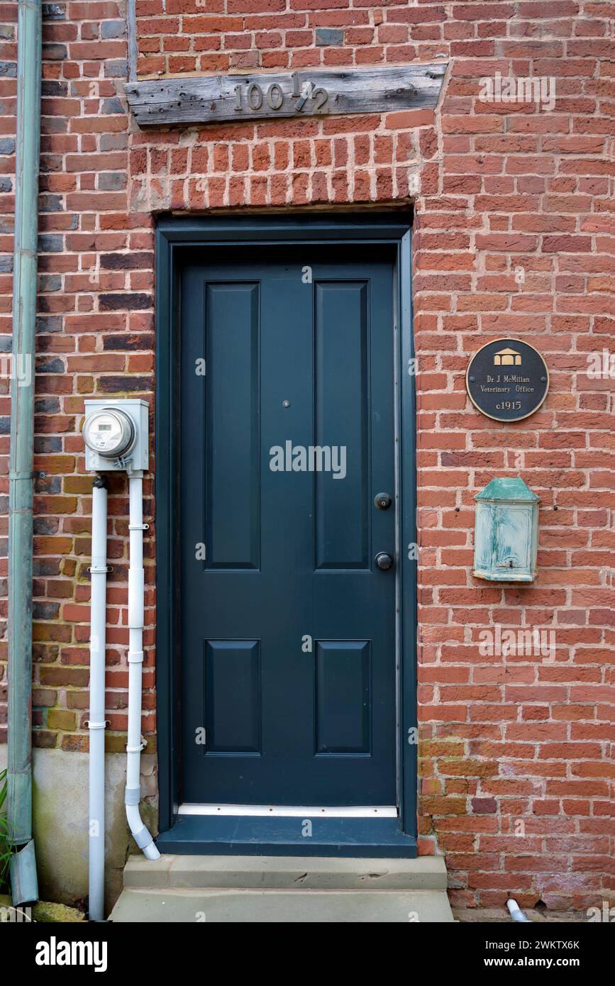 DR J McMillan Veterinary Office Heritage Building, en la calle Water en Charlottetown Foto de stock