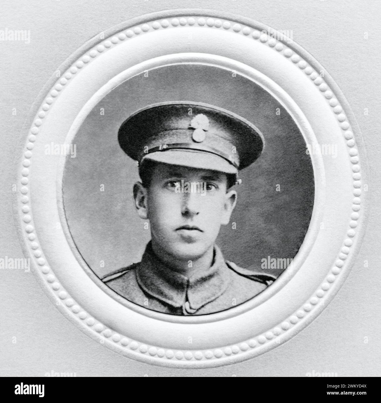 Un retrato del soldado Douglas Buxton, 2/3 Batallón Real Fusileros (Regimiento de la Ciudad de Londres) que murió en acción el 13/05/1917 a los 25 años en la Segunda Batalla de Bullecourt, Francia, durante la Primera Guerra Mundial. Foto de stock