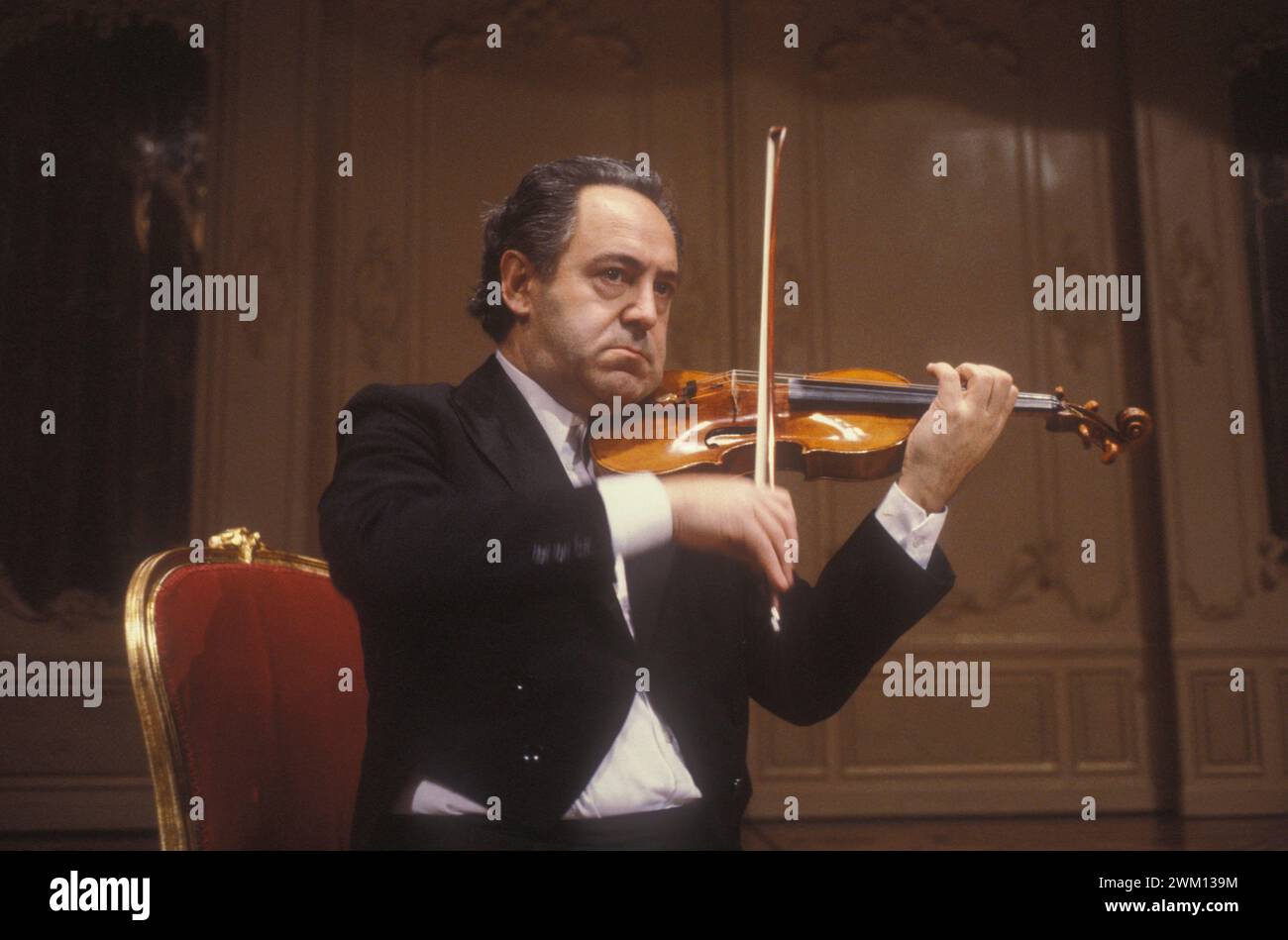 3827342 Felix Ayo; (add.info.: violinista español Felix Ayo en concierto (1981) / Il violinista Felix Ayo durante un concierto); © Marcello Mencarini. Todos los derechos reservados 2024. Foto de stock