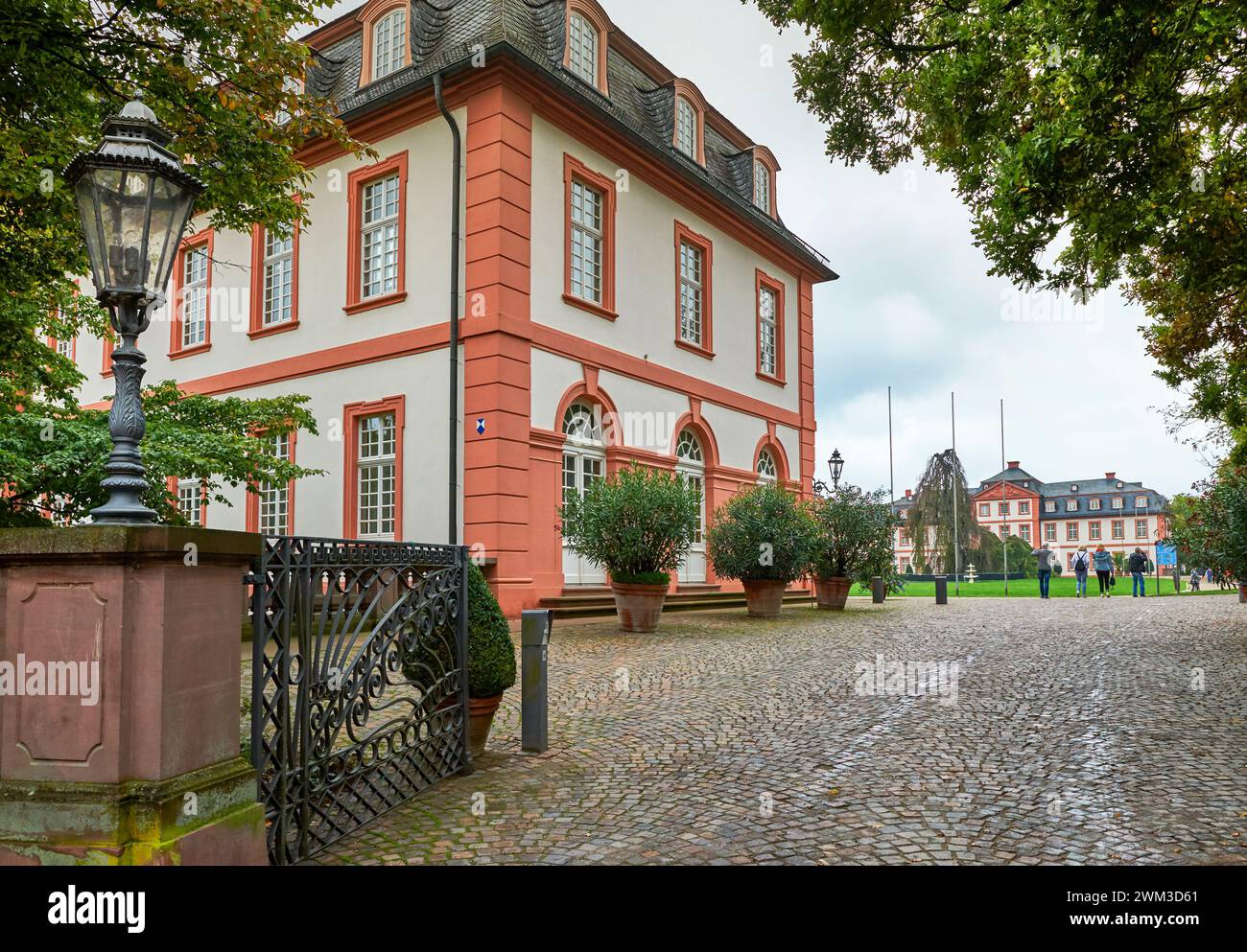 Vista sobre el Palacio de Biebrich. Weisbaden, Alemania Foto de stock
