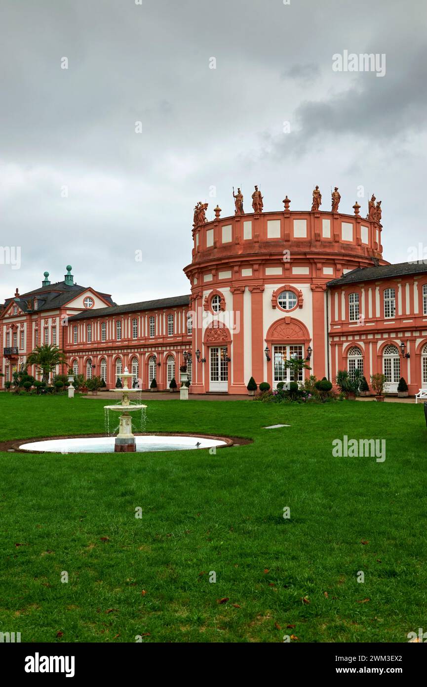 Vista sobre el Palacio de Biebrich. Weisbaden, Alemania Foto de stock