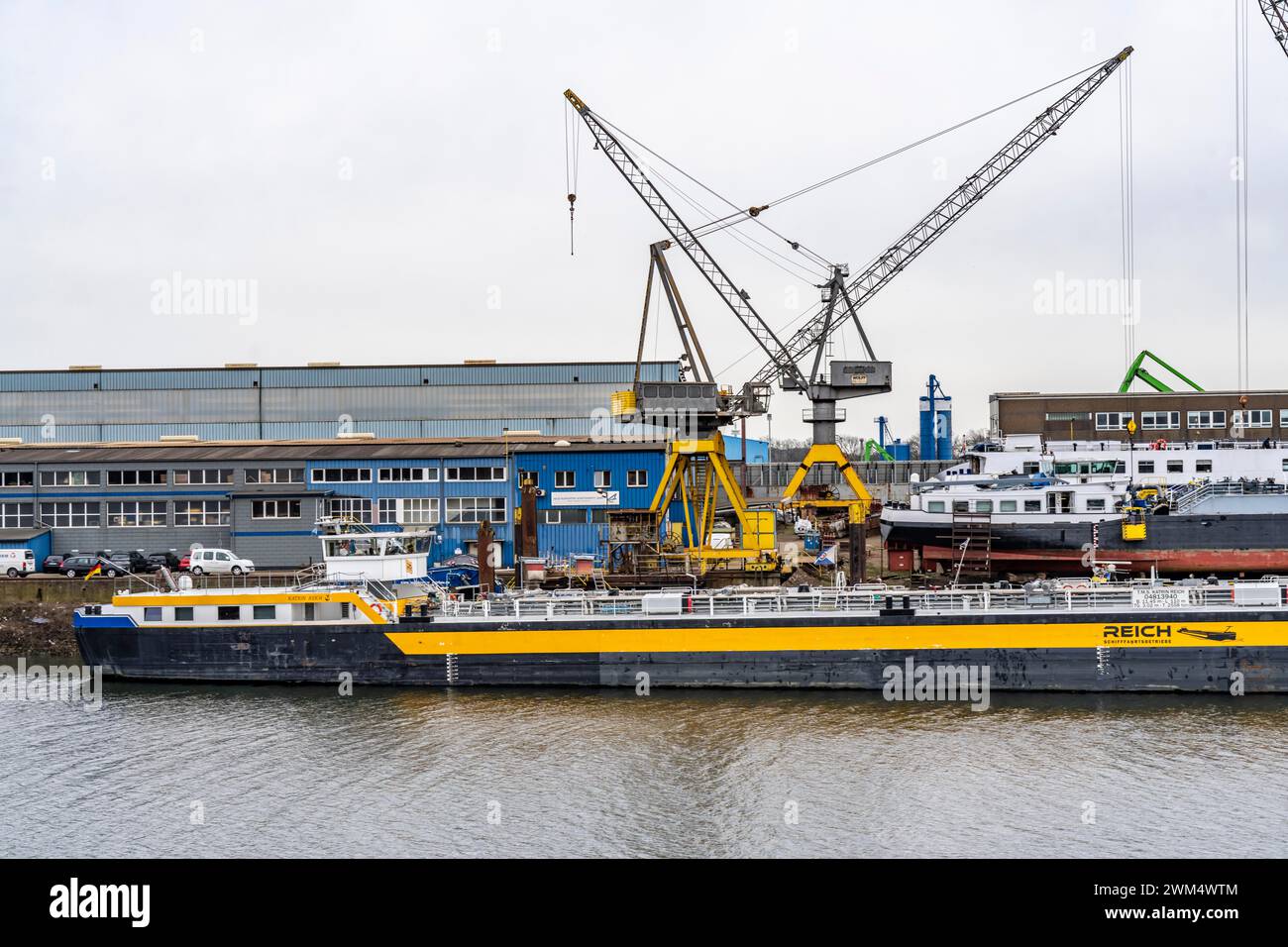 Duisport, Duisburg-Ruhrort puerto interior, nuevo astillero Ruhrort, en la isla de chatarra, nueva construcción, reparación y mantenimiento de buques de navegación interior Foto de stock