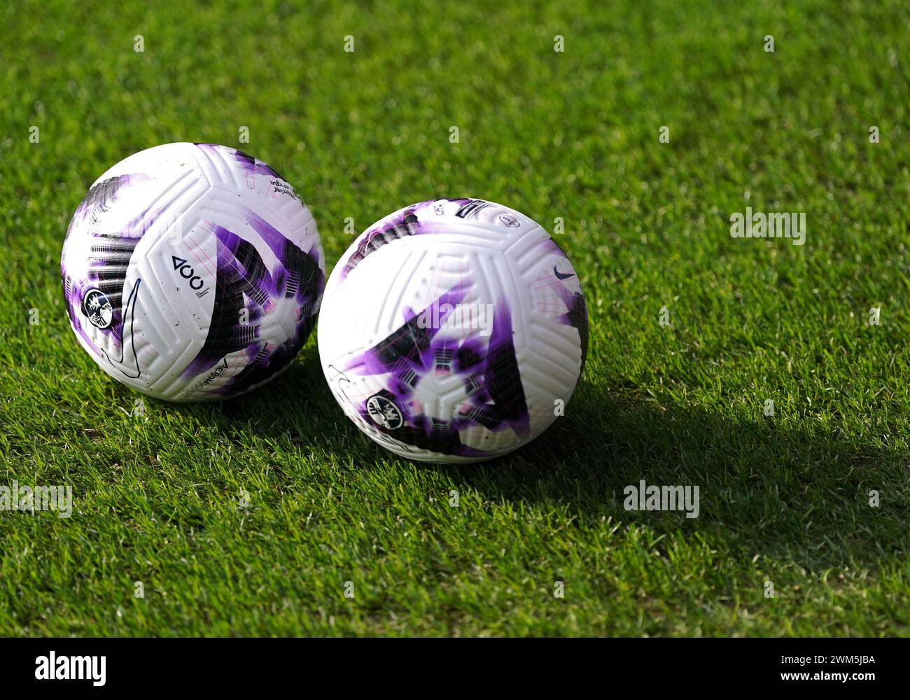 Una vista general de las pelotas de verano de Nike Flight antes del partido de la Premier League en Selhurst Park, Londres. Fecha de la foto: Sábado 24 de febrero de 2024. Foto de stock