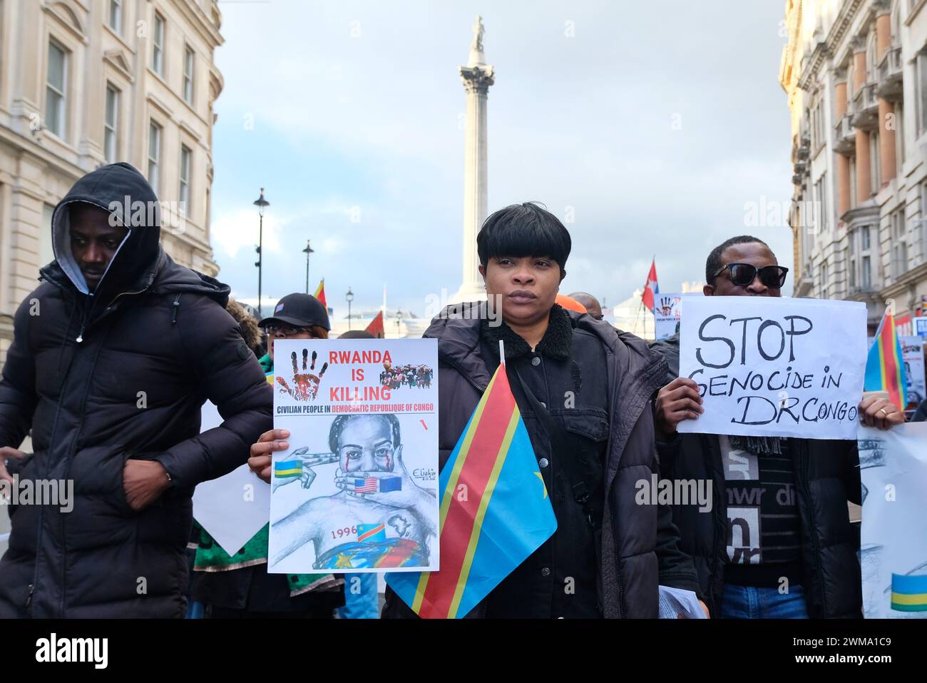 Londres, Reino Unido, 24 de febrero de 2024. La diáspora congoleña en Londres organizó una protesta y marcha en medio de una crisis humanitaria cada vez más profunda mientras se intensifican los ataques de grupos armados en el este del Congo, con casi 150.000 personas desplazadas desde principios de febrero. Los rebeldes del M23, apoyados por el gobierno ruandés, se han enfrentado con las fuerzas congoleñas, lo que ha aumentado la tensión entre las dos naciones. Crédito: 11th Hour Photography/Alamy Live News Foto de stock