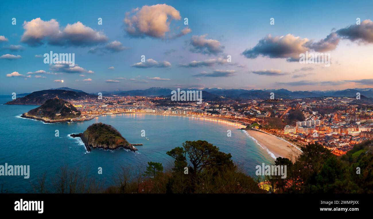 La Bahía de La Concha, vista desde el Monte Igeldo, Donostia, San Sebastián, Gipuzkoa, País Vasco, España Foto de stock