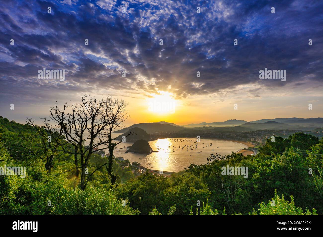 La Bahía de La Concha, vista desde el Monte Igeldo, Donostia, San Sebastián, Gipuzkoa, País Vasco, España Foto de stock