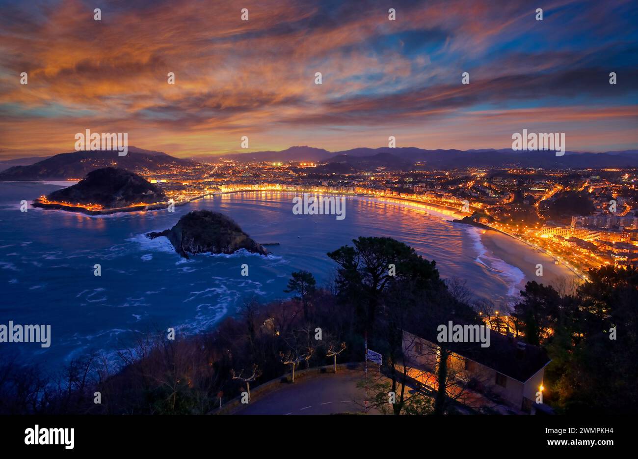 La Bahía de La Concha, vista desde el Monte Igeldo, Donostia, San Sebastián, Gipuzkoa, País Vasco, España Foto de stock