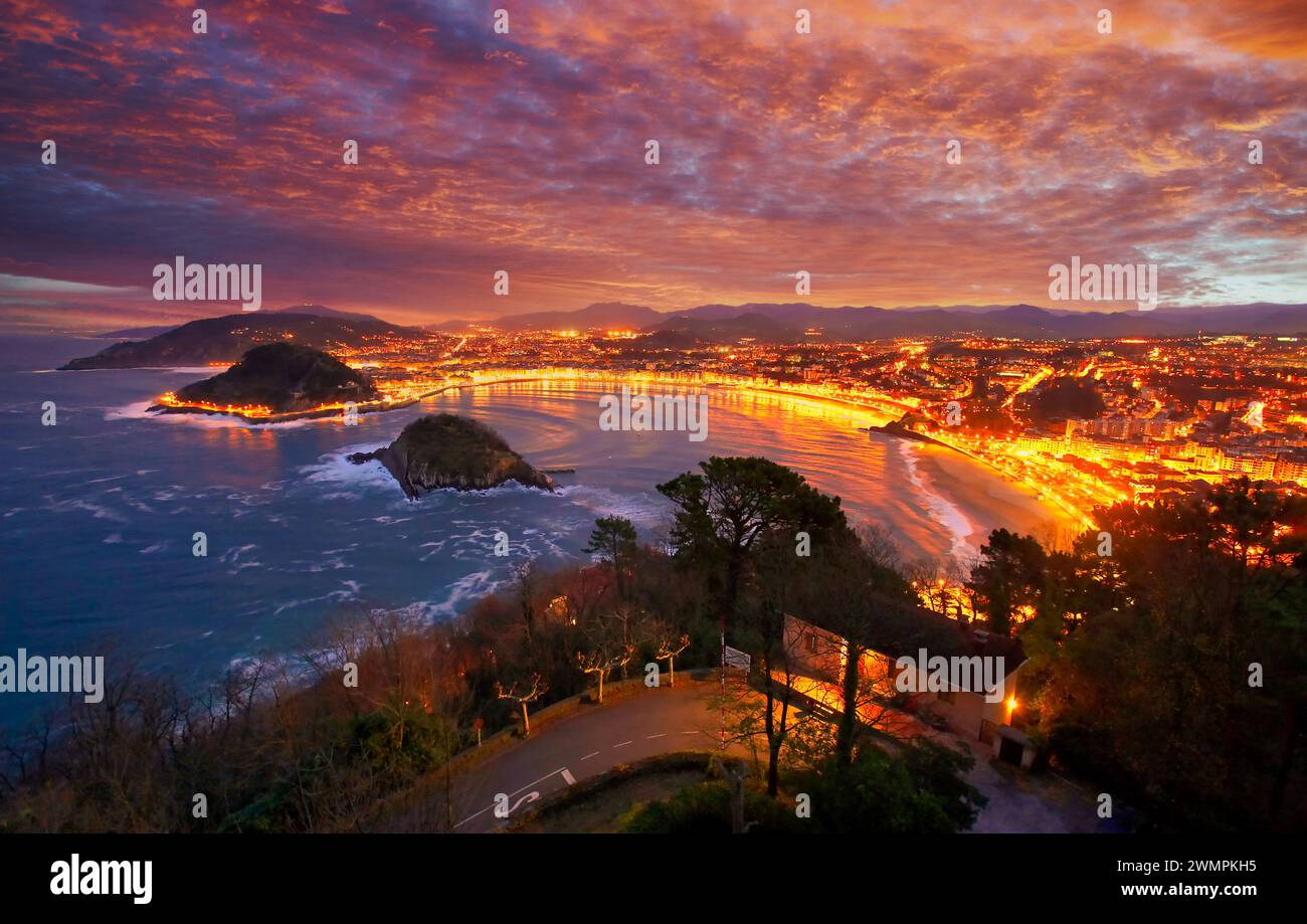 La Bahía de La Concha, vista desde el Monte Igeldo, Donostia, San Sebastián, Gipuzkoa, País Vasco, España Foto de stock