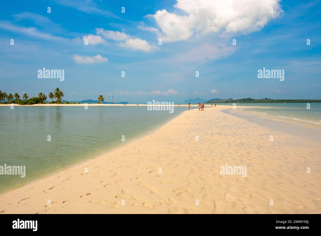 Tailandia, provincia de Phuket, isla de Koh Yao Yai, banco de arena blanca Hua Lam Haad Foto de stock