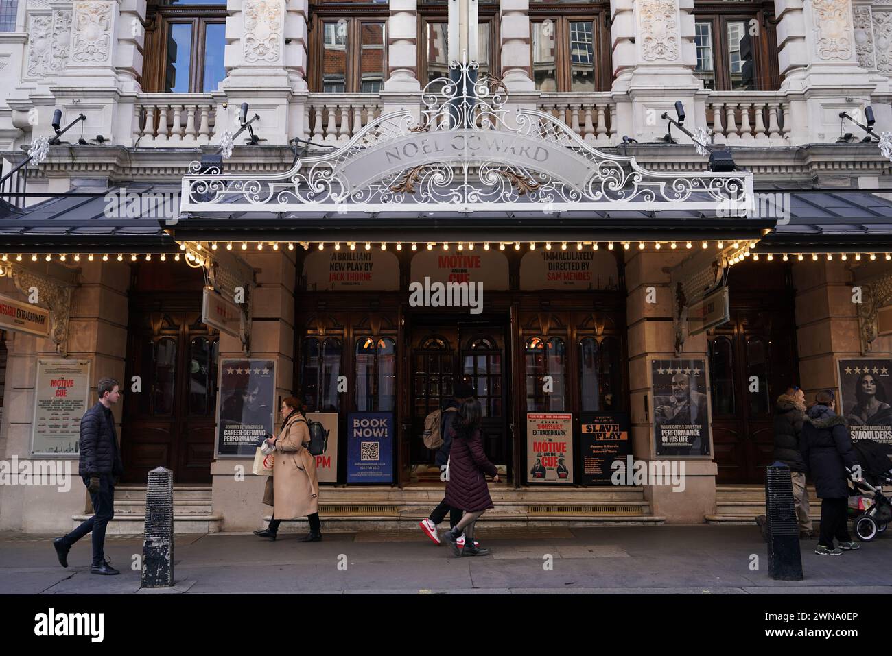 El Noel Coward Theatre en el centro de Londres. Los productores de una producción teatral del 