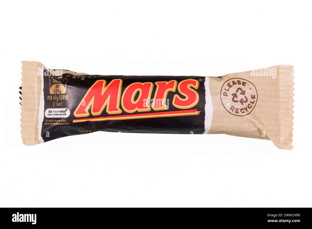 Una barra de Marte con un logotipo de Please Recycle en la envoltura Foto de stock