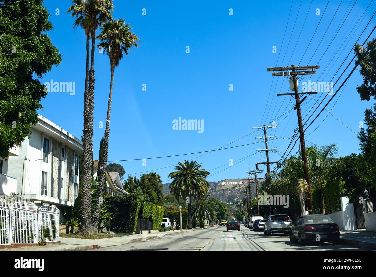 El letrero de Hollywood visto desde Beachwood Dr - Los Ángeles, California Foto de stock