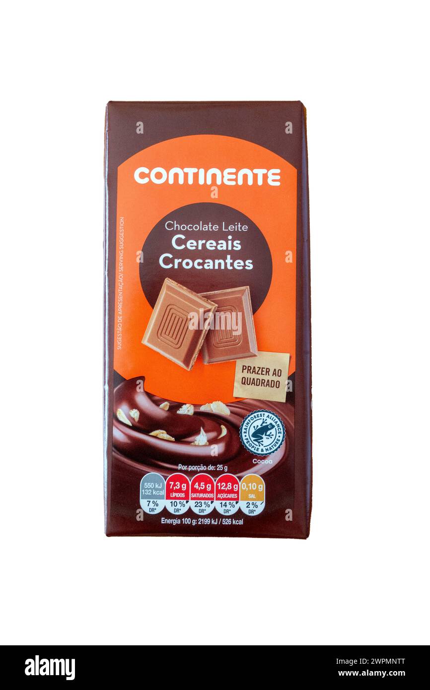 La barra de chocolate de marca propia de Continente se vende en sus supermercados de Portugal, Chocolate con leche con cereal crujiente de arroz, 8 de marzo de 2024 Foto de stock