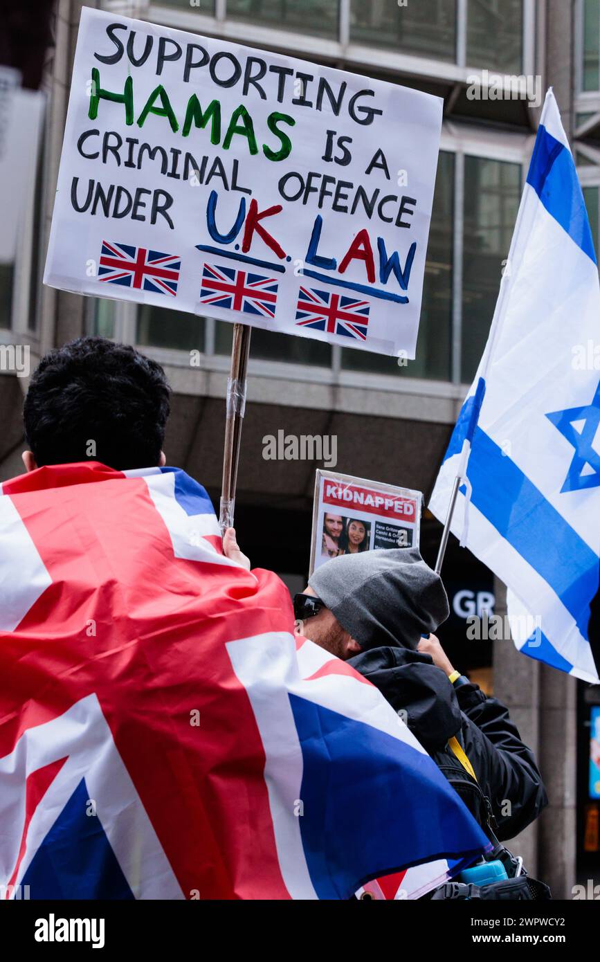 Victoria, Londres, Reino Unido. 9 de marzo de 2024. Por primera vez, se está llevando a cabo una contraprotesta formal en el centro de Londres. En respuesta a cinco meses de marchas pro-palestinas casi semanales, que han sido promovidos como pacíficos, pero han hecho del centro de Londres un área intimidante de exclusión para los judíos y muchos otros, un colectivo de residentes británicos preocupados y ciudadanos de todas las religiones, están unidos contra el creciente odio en las calles de Londres. Foto de Amanda Rose/Alamy Live News Foto de stock