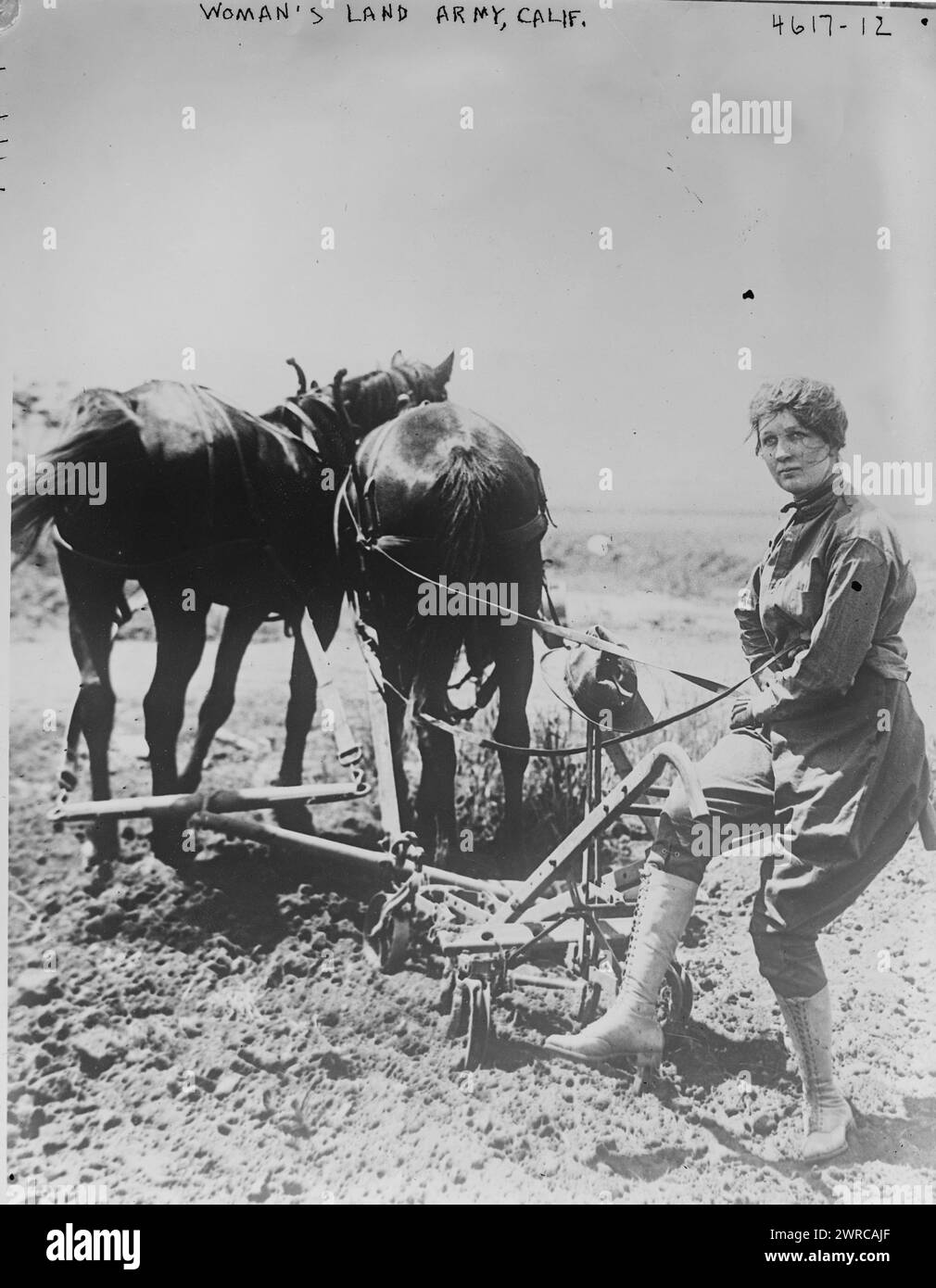 Ejército terrestre de la mujer, California, entre ca. 1915 y ca. 1920, Negativos de vidrio, 1 negativo: Vidrio Foto de stock