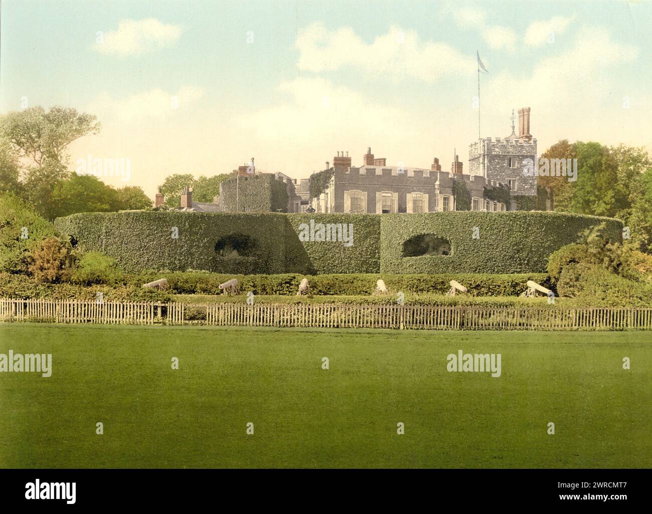 El castillo, Walmer, Inglaterra, Imagen muestra el castillo de Walmer en Kent, Inglaterra que fue construido por Enrique VIII en 1539-1540 como una fortaleza de artillería para contrarrestar la amenaza de invasión de Francia y España., entre aprox. 1890 y ca. 1900., Inglaterra, Walmer, Color, 1890-1900 Foto de stock