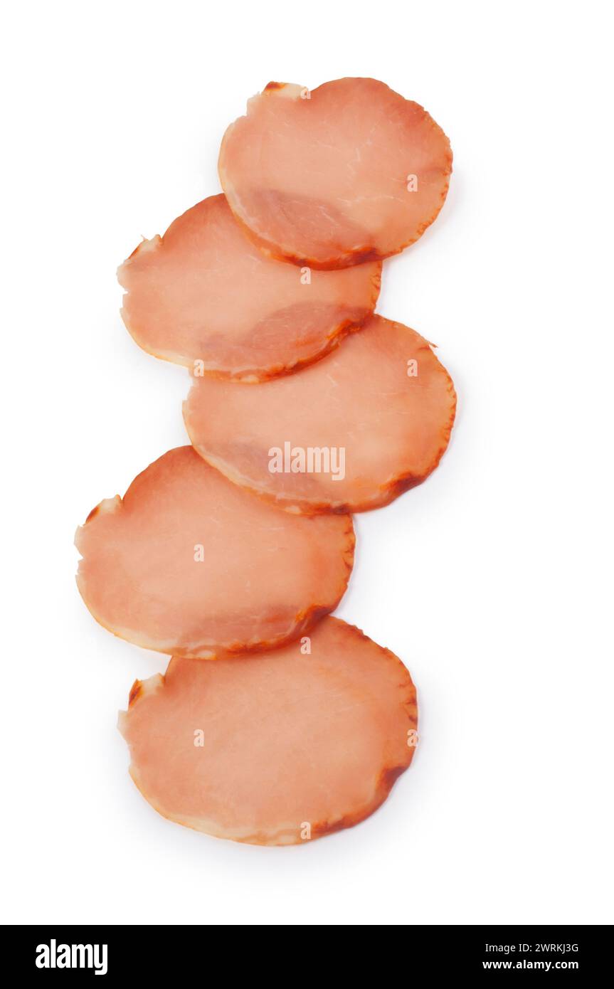 Foto de estudio de lomo en rodajas, lomo de cerdo español secado al aire con pimentón y ajo cortado sobre un fondo blanco - John Gollop Foto de stock