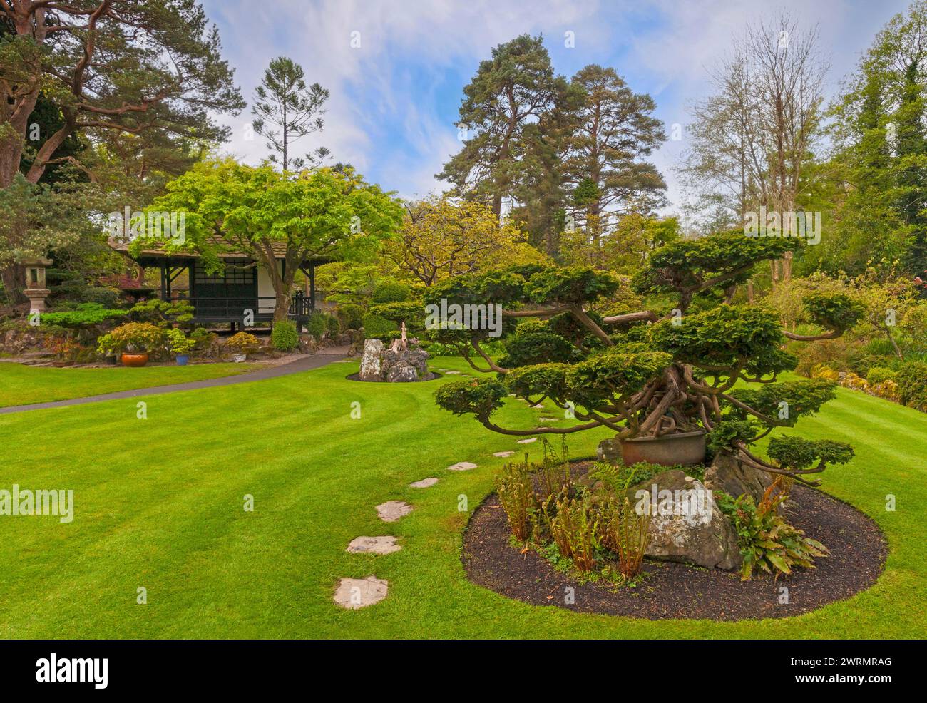 La casa de té en los jardines japoneses en el National Stud, Condado de Kildare, Irlanda Foto de stock
