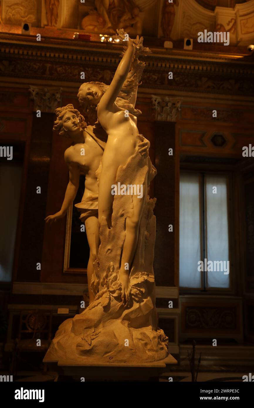 Roma, Italia - 3 de febrero de 2024: Estatua de Daphne y Apolo por Gian ...