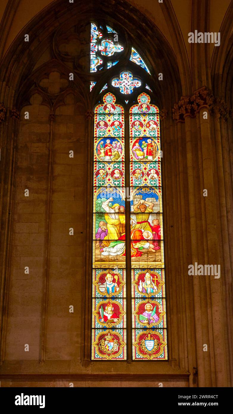 Impresionante interior de la catedral de Colonia, Alemania Foto de stock