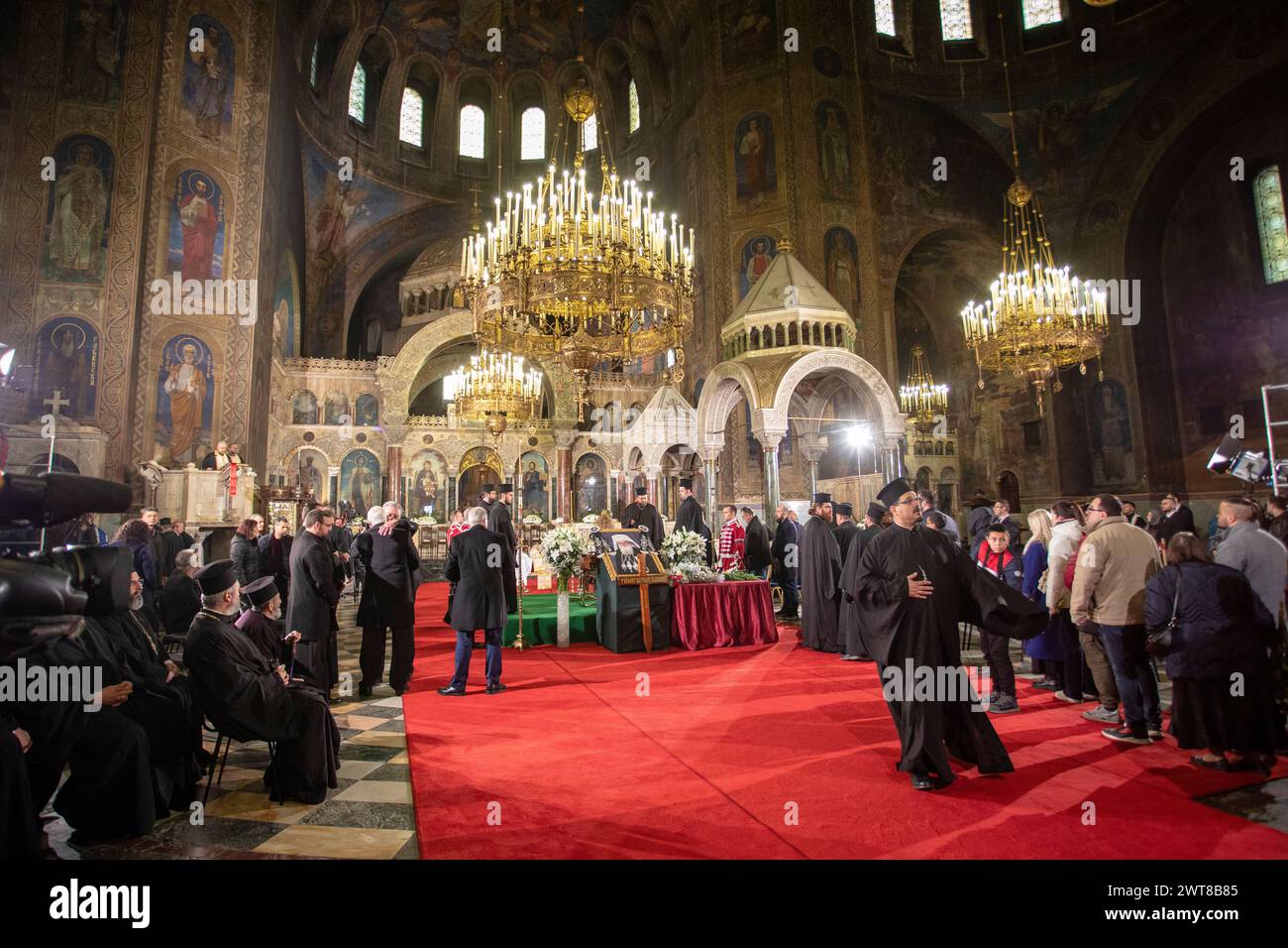 Sofía, Bulgaria, 16 de marzo de 2024: La santa liturgia requiem en memoria del patriarca búlgaro y del neófito metropolitano de Sofía se celebró en la A Foto de stock