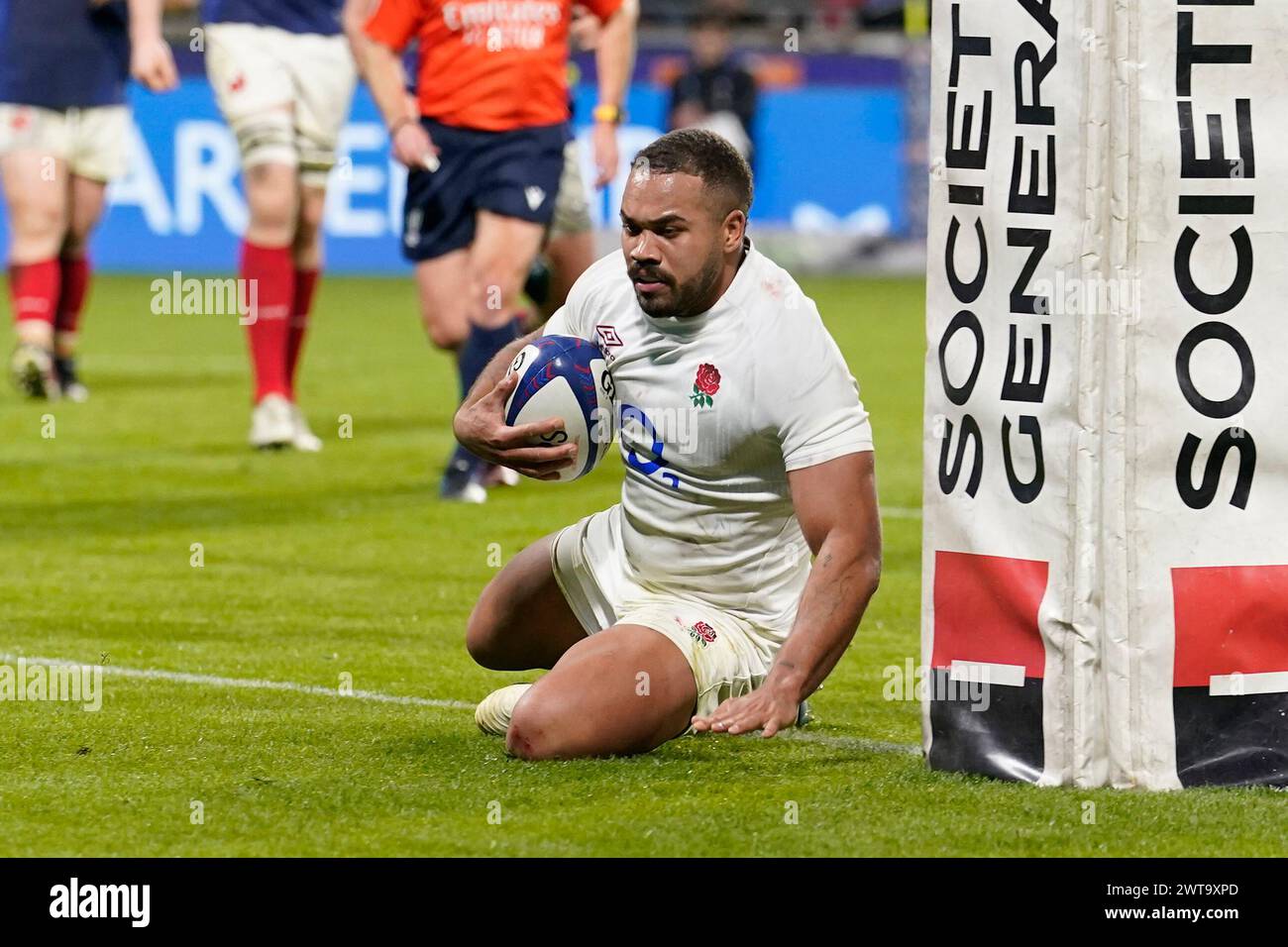 El inglés Ollie Lawrence marca el primer intento de su equipo durante