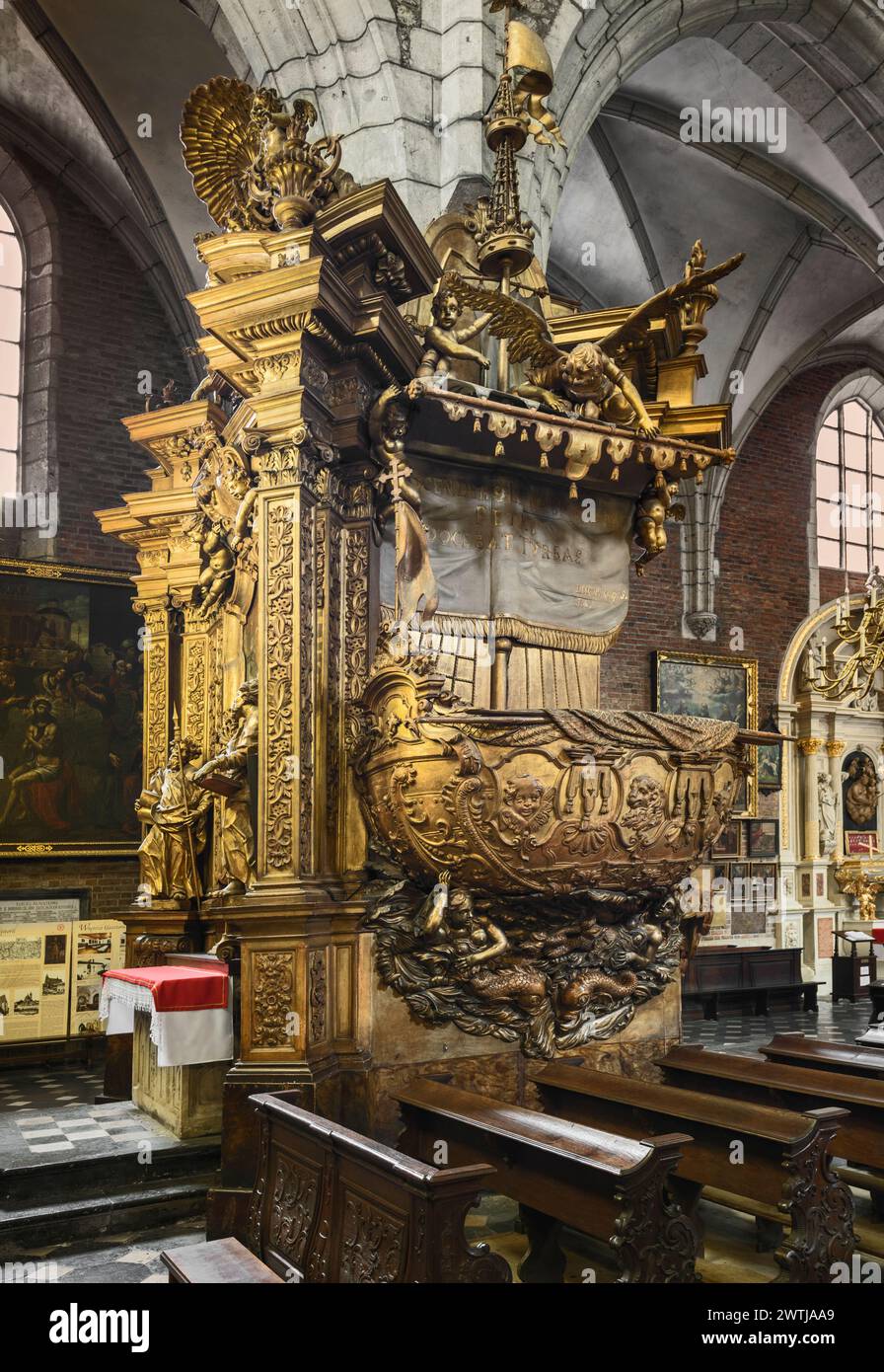 Púlpito, Basílica del Corpus Christi, Cracovia, Polonia Foto de stock
