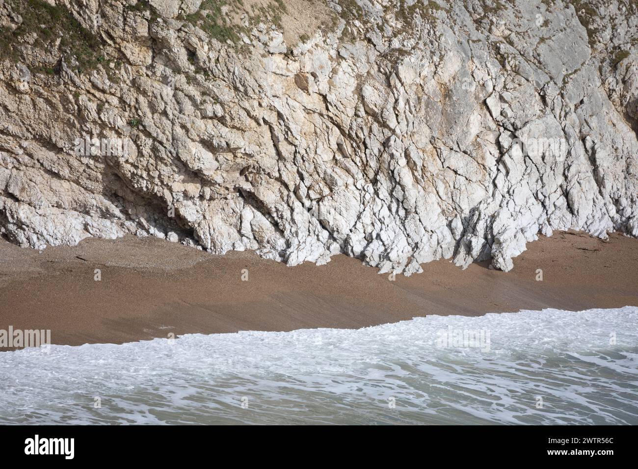 Acantilados de piedra caliza, parte de la Costa Jurásica cerca de Durdle Door en marzo, Dorset, Inglaterra, Reino Unido Foto de stock