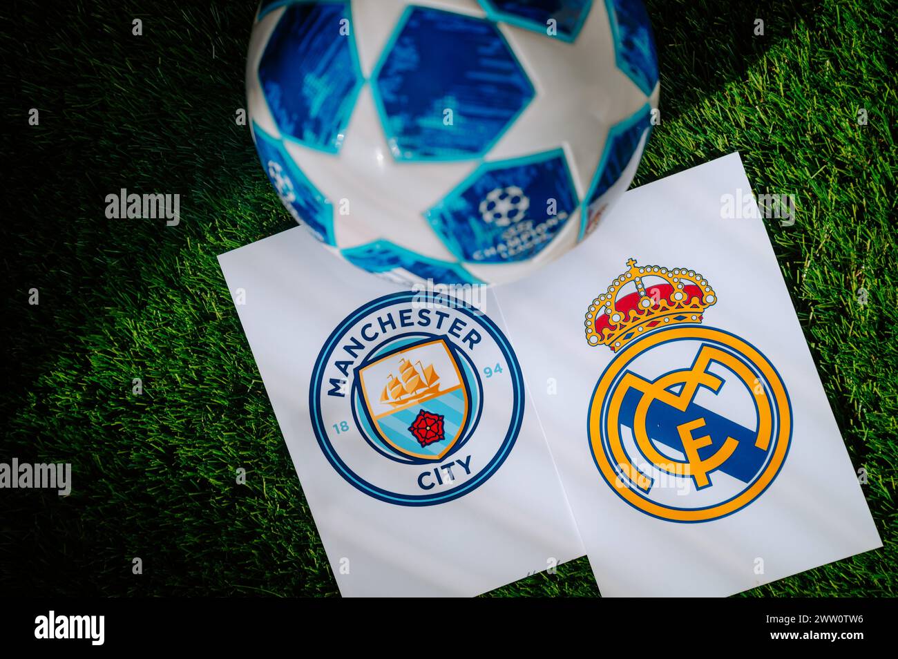PARÍS, FRANCIA, MARZO. 16 de septiembre de 2024: Real Madrid (ESP) vs Manchester City (ENG). Cuartos de final de fútbol UEFA Champions League 2024 en Europa. Logo de t Foto de stock