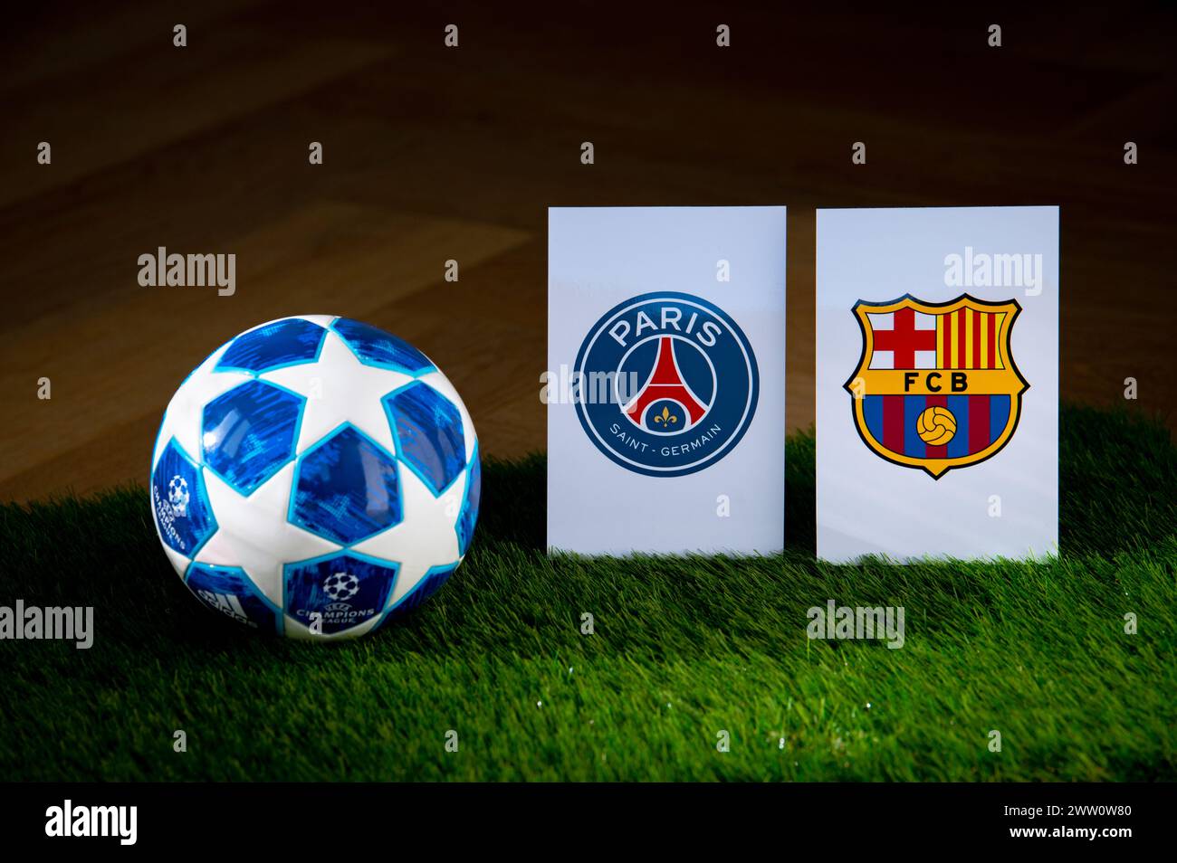 PARÍS, FRANCIA, MARZO. 16 de septiembre de 2024: Paris Saint-Germain (FRA) vs FC Barcelona (ESP. Cuartos de final de fútbol UEFA Champions League 2024 en Europa. Logotipo Foto de stock