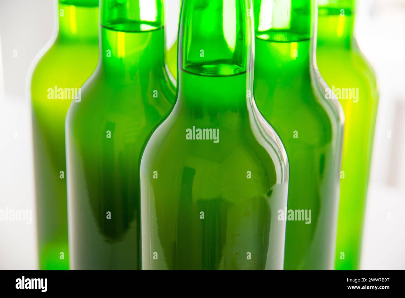 Botellas de sidra. Cerrar vista. Foto de stock