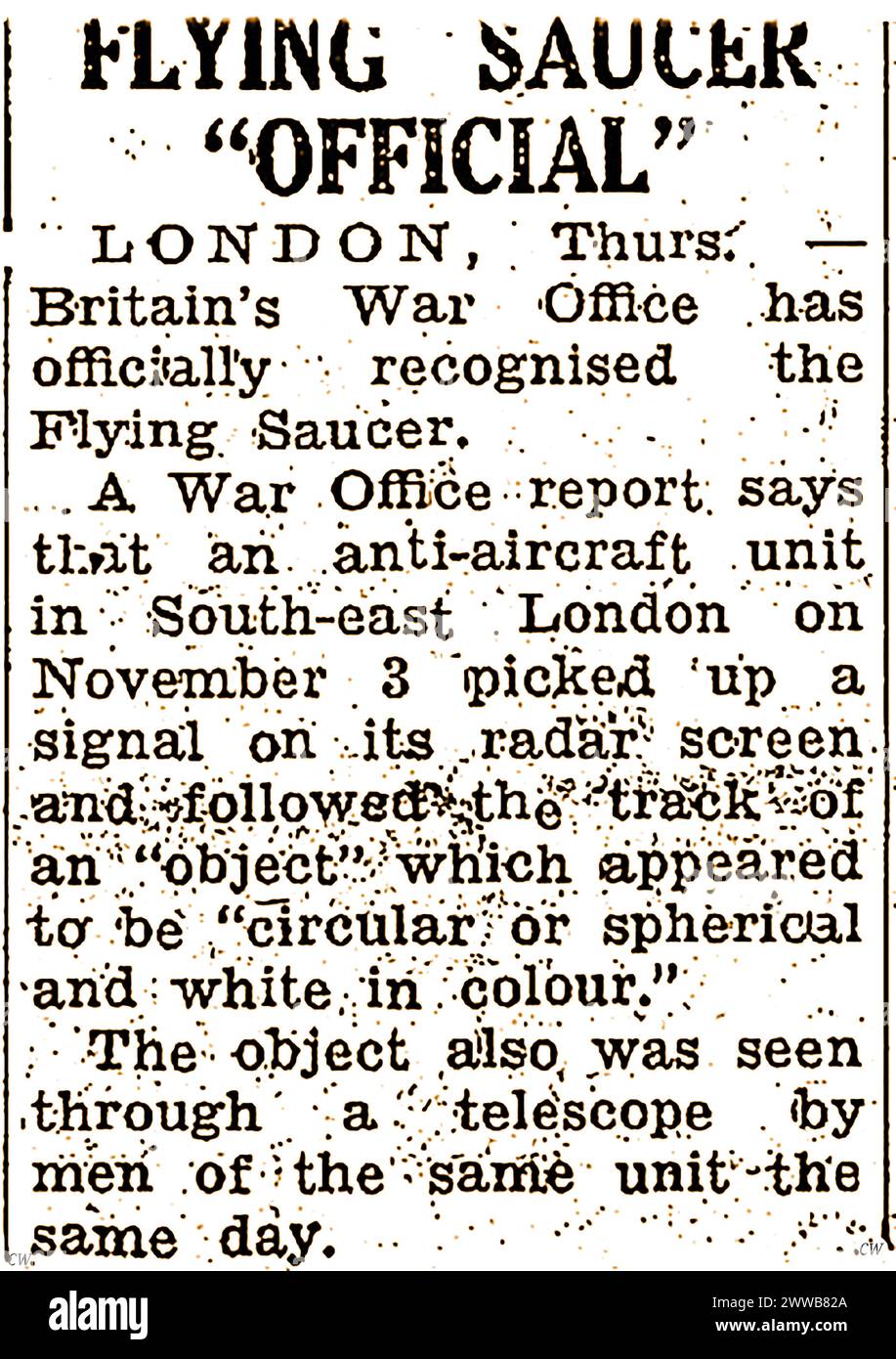 Illawarra Daily Mercury, Wollongong, Australia 20 de noviembre de 1953 informe de la Oficina de Guerra de Londres oficial rastreando un UIFO blanco Foto de stock