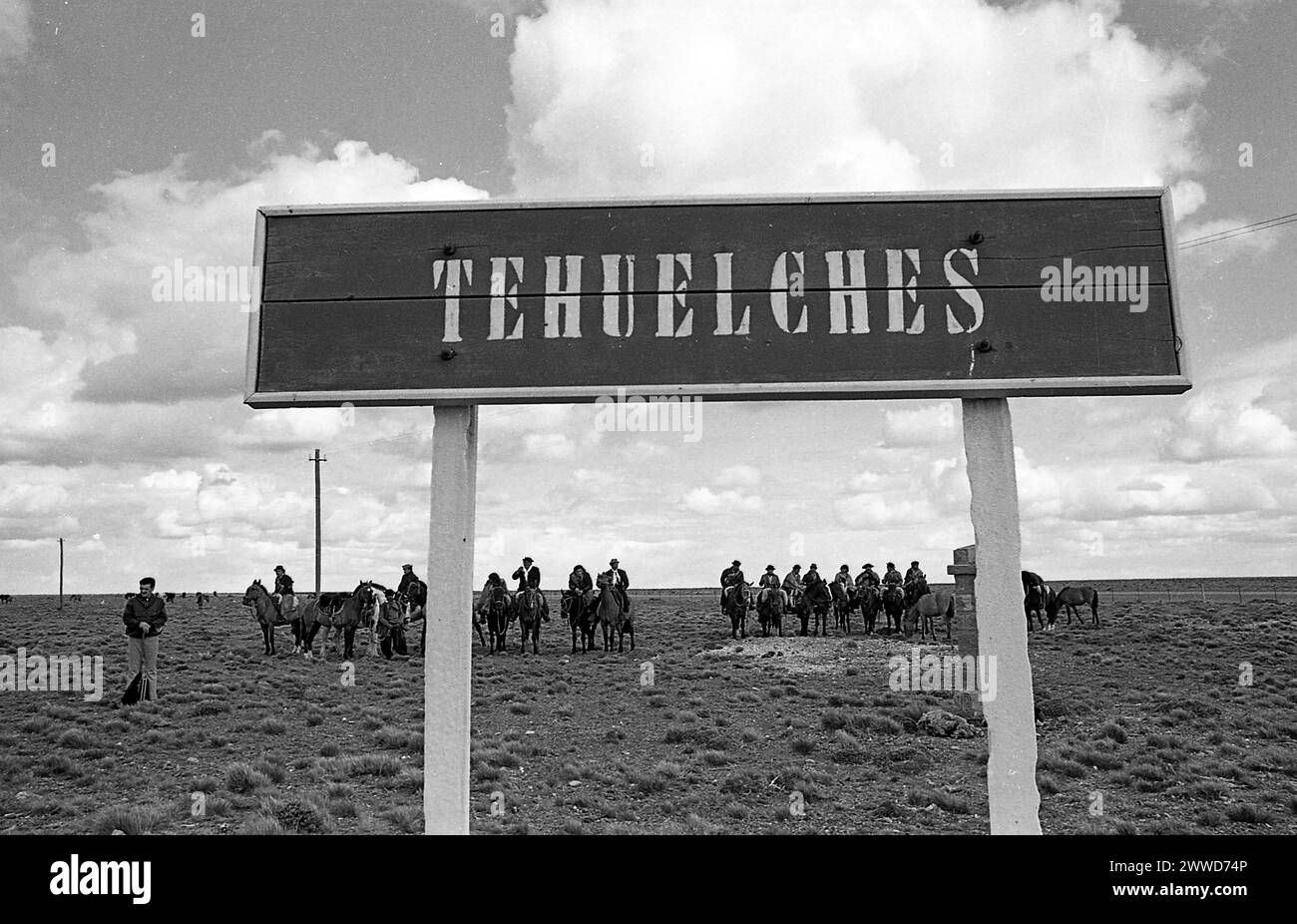 Tehuelches es una estación de ferrocarril patagónica (1914-1978) cerca de Deseado, provincia de Santa Cruz, Argentina. Fue utilizado como locación durante el rodaje de la película 'La Patagonia Rebelde' dirigida por Héctor Olivera, enero de 1974. Foto de stock