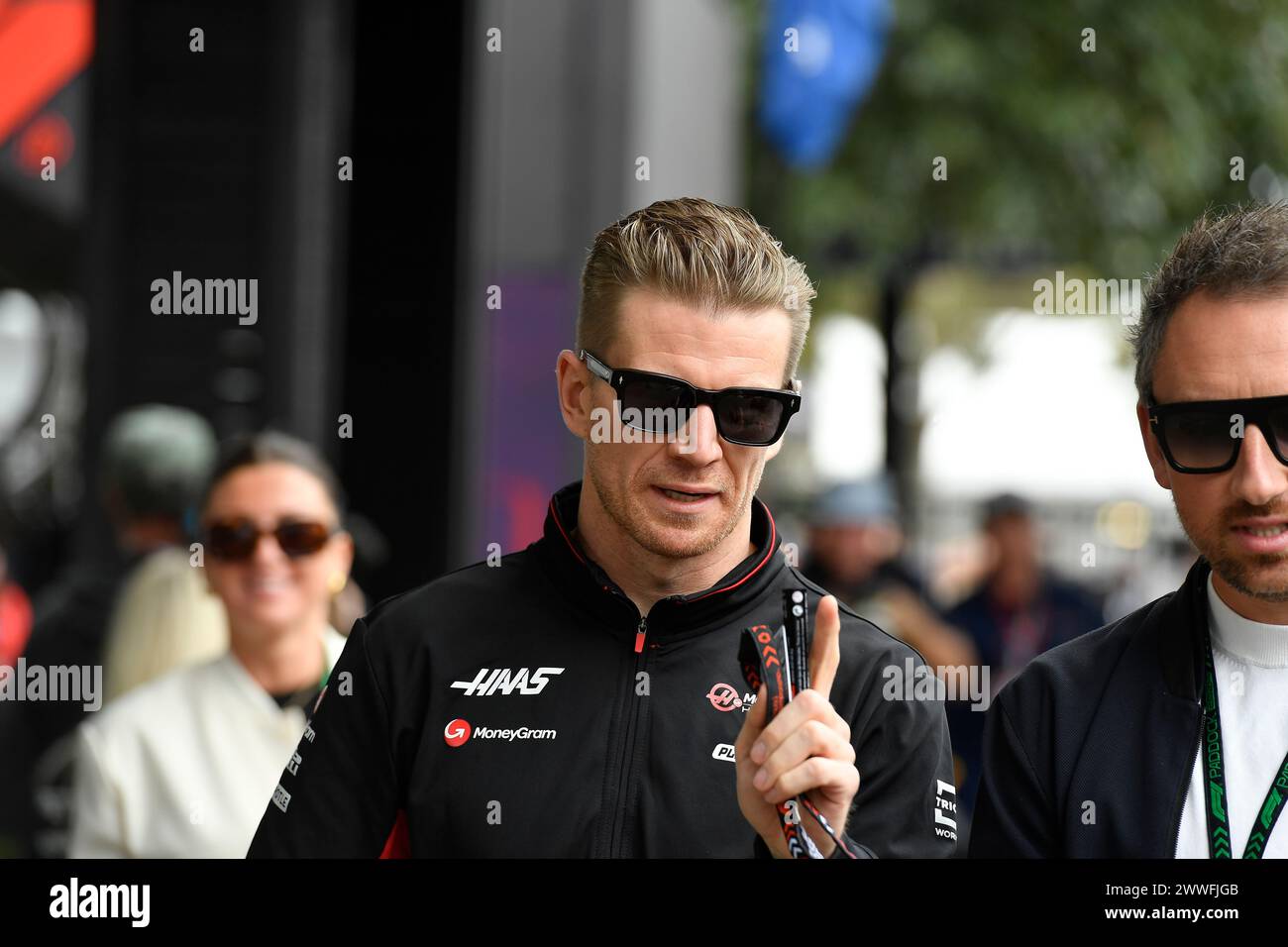 MELBOURNE (AUSTRALIA) 24 de marzo de 2024. En la foto: 27 Nico Hülkenberg (DEU) MoneyGram Haas F1 Team en el paddock en el Gran Premio de Fórmula 1 Rolex de Australia 2024 de la FIA del 22 al 24 de marzo en el Albert Park Street Circuit, Melbourne, Australia. Crédito: Karl Phillipson/Alamy Live News Foto de stock