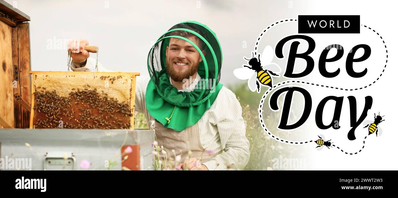 Banner para el Día Mundial de la Abeja con el apicultor en apiary Foto de stock