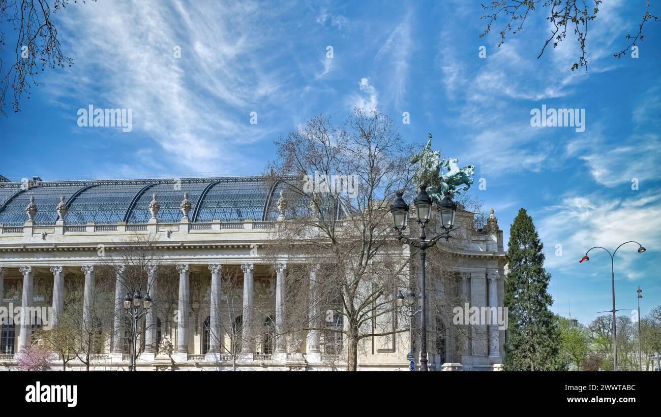 El hermoso e histórico edificio del Grand Palais en París, Francia Foto de stock