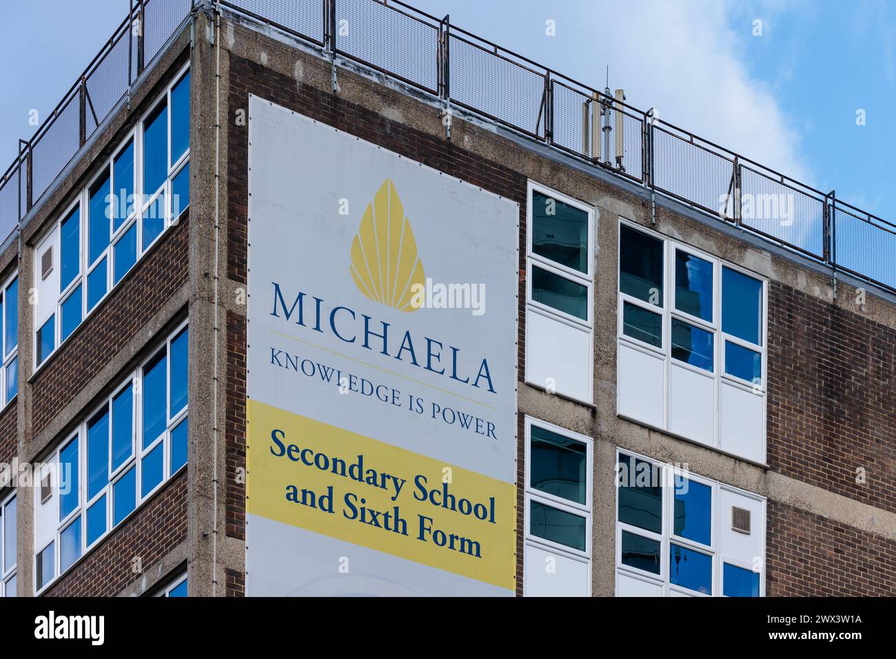 Escuela Comunitaria Michaela, Wembley, Brent, Reino Unido. Fotos exteriores de la Escuela Comunitaria Michaela. Foto de Amanda Rose/Alamy Foto de stock