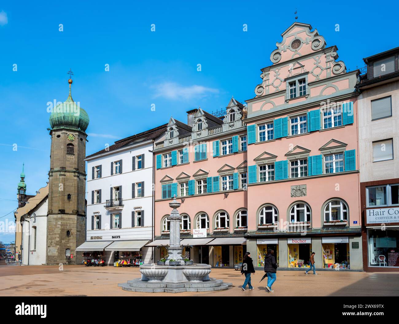 Bregenz, Austria - 15 de marzo de 2024: La histórica plaza Rathaus de ...